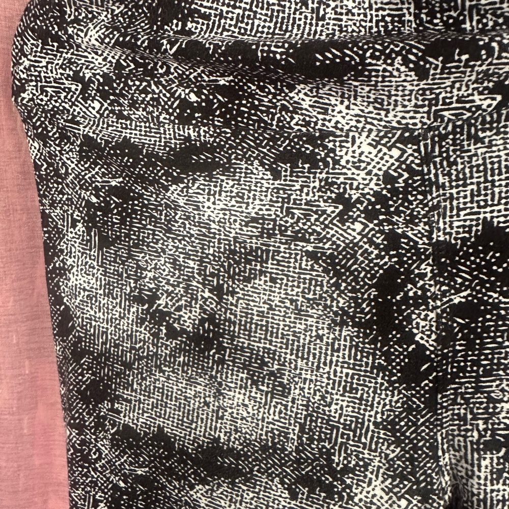 LuLaRoe Black and White Pencil Skirt